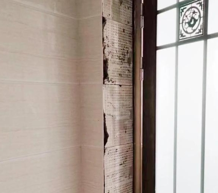 贡觉瓷砖空鼓免砸砖维修公司分享吸水砖泡水时间不够或过长都会对瓷砖铺贴效果产生影响